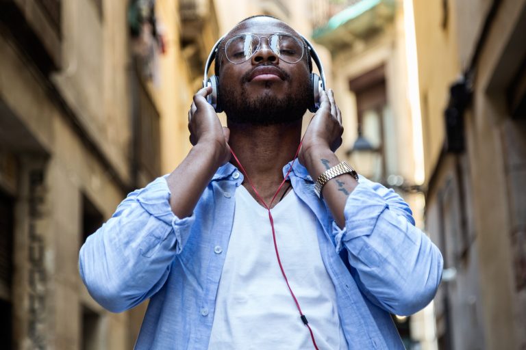 4 Health Benefits of Listening to Music